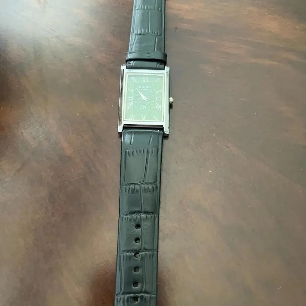 Seiko 33mm Mint Condition RARE Vintage Green Dial Rectangular Mens‎ Watch